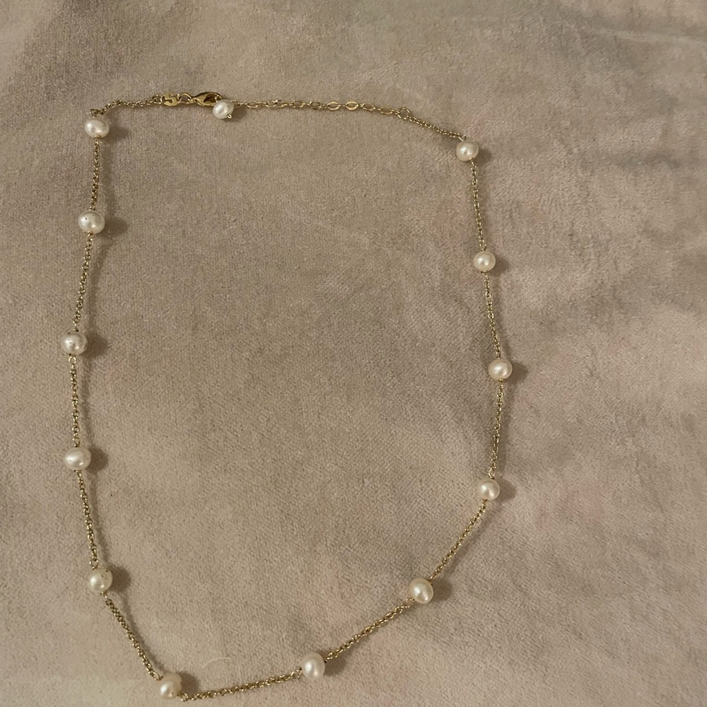 Elegant Gold and Pearl Necklace